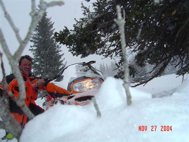 lsnowmbl1.jpg